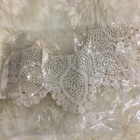 New Lace Crochet Baby Girl Bibs‎ - Picture 7 of 7